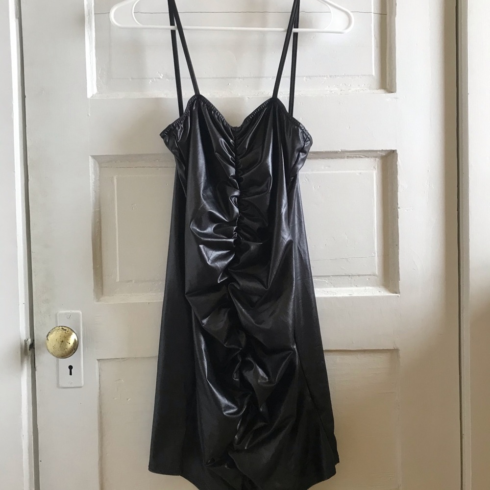 Black ruched bodycon dress